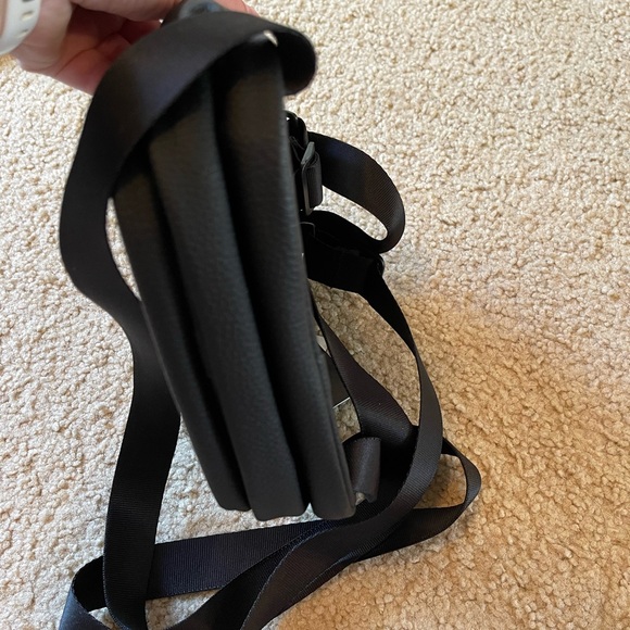 *NWT* Mini adidas backpack (with zipper damage) - Picture 9 of 12